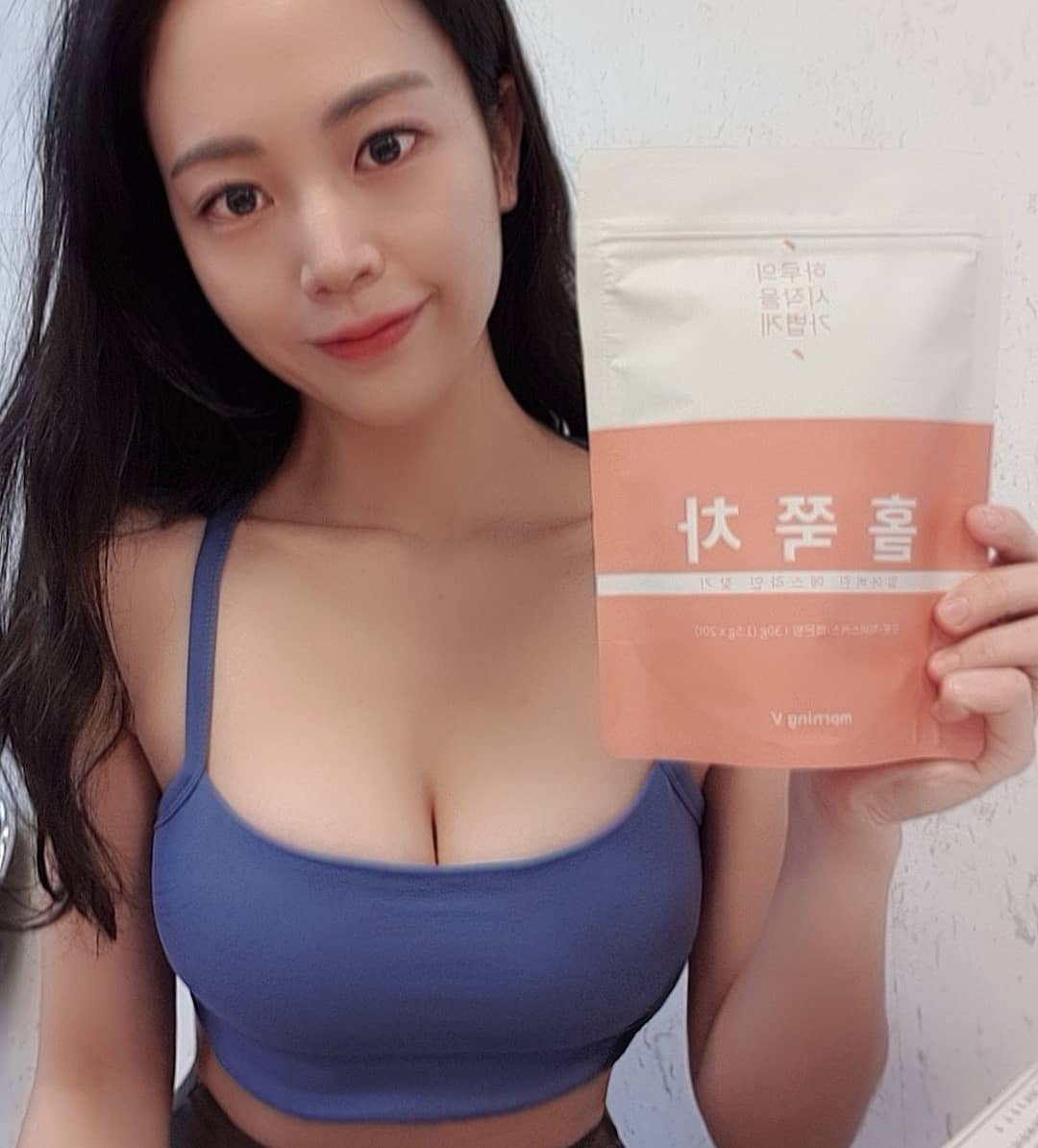 A heart Full of love♥️ on Instagram: “히비스커스, 레몬밤, 푸룬이 들어있어 이너뷰티에 딱~!🙈💕 배변활동을 원활하게 도와주는 성분들로가득해서 이름이 홀쭉차라는데🙊👍 요즘 수업들어갈때 텀블러에 하나씩 타서마시는즁~~🤭 . 평소 찬물을 안마셔서 따뜻한물에 우려내 마시고 있어요😋 근데…”