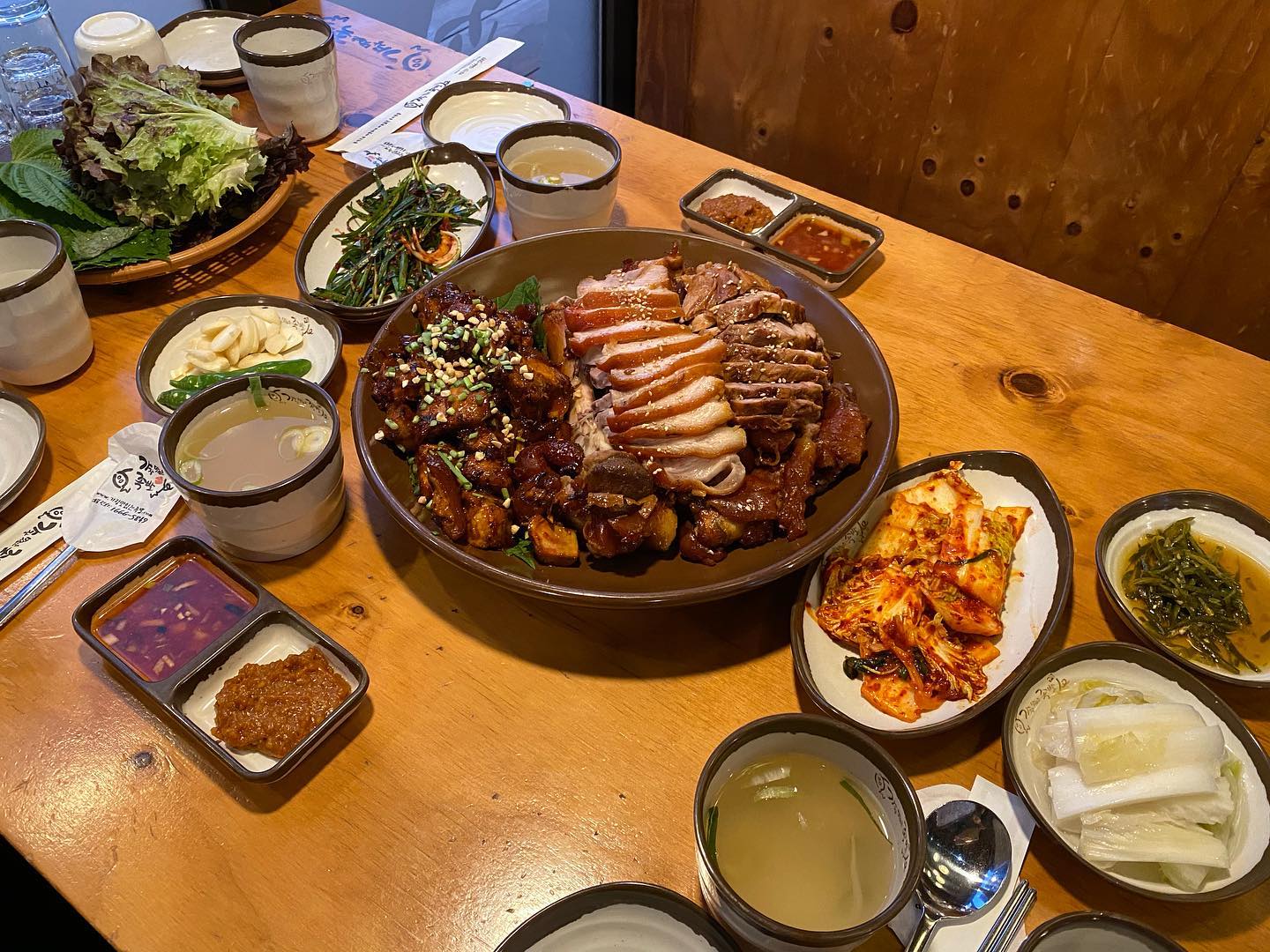 불족발의 적당한 매콤함, 족발의 쫀득함 둘 다 즐기기!

반반족발 36,000원

#가족 #가장맛있는족발