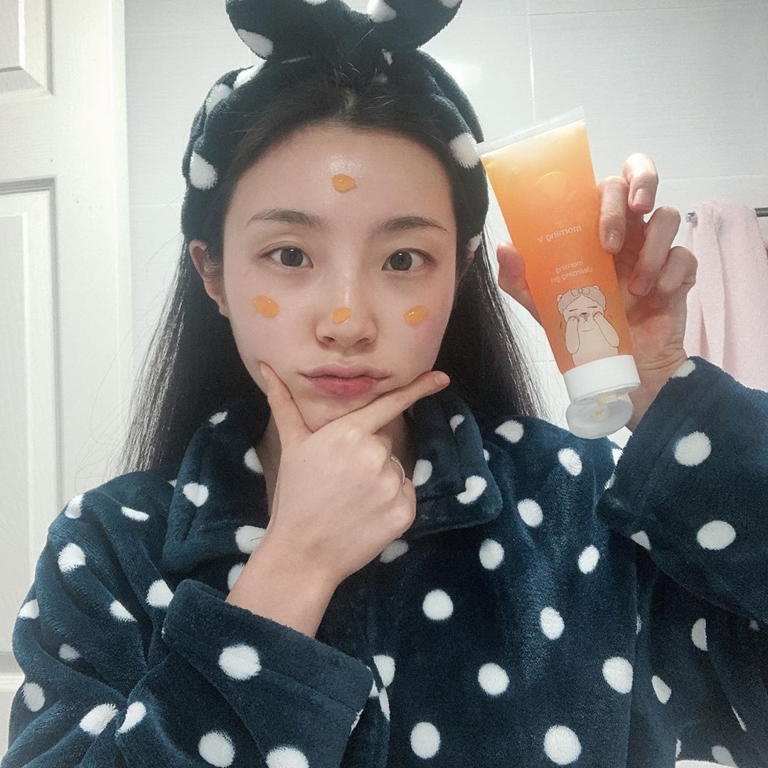 ▪️일상 on Instagram: “아침에 부담없이 사용 가능한 아이🥰 확 빠지는 느낌은 없지만 임상으로 입증된 붓기완화!! 극건성인데도 땡김없고 촉촉하게 화장도 너무 잘먹어서 요즘 아