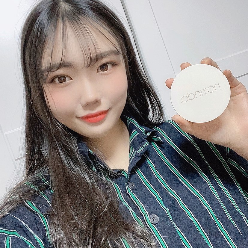 서영 (19) on Instagram: “🔺나틴다 파우더 팩트 ⚡️ - - 하루종일 보송보송하게 만들어주는 파우더 팩트 ! - 🔸메이크업 마무리 후 가볍게 두드려주면 밀착력과 고정력으로 화장이 쉽게 무너지지않게 픽서역할을 해요 ➰ - 🔸피부 자극을 최소화하는 피부를 숨쉬게 하는 자연성분이…”