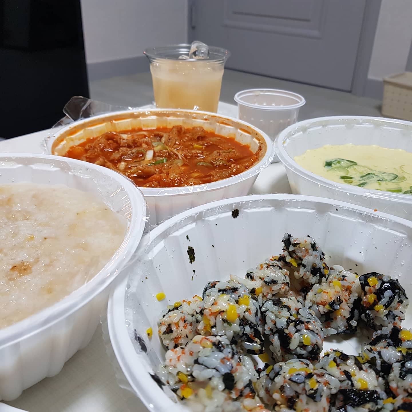 🎈구미 송정동 히어로닭발
나의사랑닭발영접❤
요즘 매일 집에만 있었더니 배달음식으로 
맛집 찾기를 하게 되는것같아요!
여기 무뼈국물닭발 진짜 세상행복한맛이예요
닭발하면 여기!!하는곳 중 하나🥳
#구미맛집#배달맛집#구미술집#송정동맛집
#송정동술집#먹스타그램#국물닭발#주먹밥
#계란찜#누룽지탕으로마무리