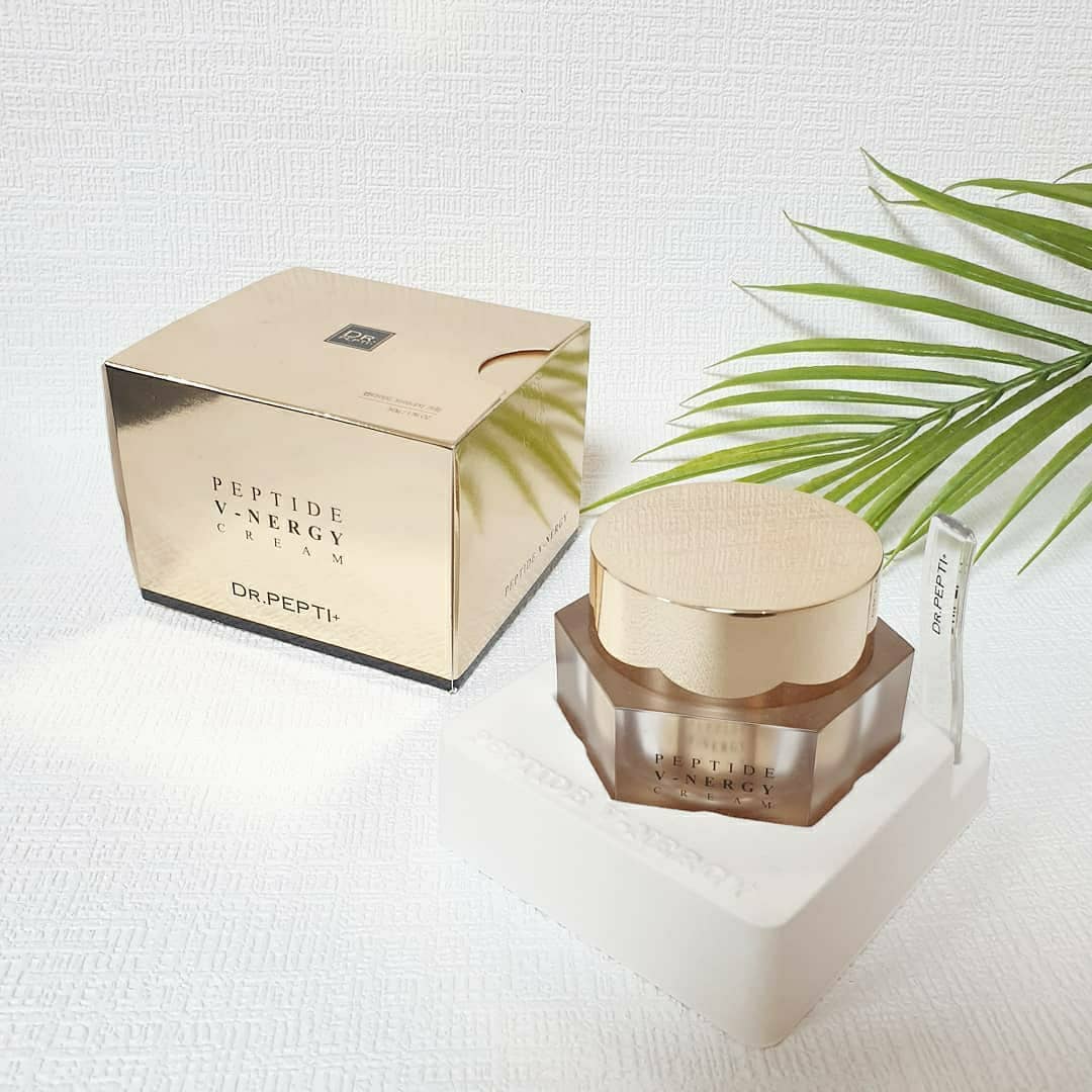 -
닥터펩티 브이너지 크림🌿
-
피부에 바른날 안바른날 차이가 너무 확연해서
데일리로 사용중인 최애 크림 입니다
-
항산화에 효과가 좋은 성분이 듬뿍 들어있어서
피부장벽이 탄탄해지면서 피부톤이랑 피부결이 너무 좋아졌네요💕
-
발림성도 좋고 피부에 쫀득하게 흡수되서 건조할때 이제품 하나만 쓰면 끝..!
-
진짜 추천백만개!🙋‍♀️
-
-
-
#beautycontester #코덕맞팔 #코덕스타그램 #코덕그램 #뷰덕스타그램 #뷰티인플루언서 #화장품 #화장품스타그램 #화장품그램 #화장품리뷰 #뷰스타그램 #뷰티그램 #인스타뷰티 #뷰티인사이드 #뷰티인스타 #뷰티톡 #뷰티템 #뷰티템추천 #기초제품 #기초케어 #크림추천 #뷰티정보 #화장품추천 #뷰티체험단 #뷰티소통 #화장품덕후
