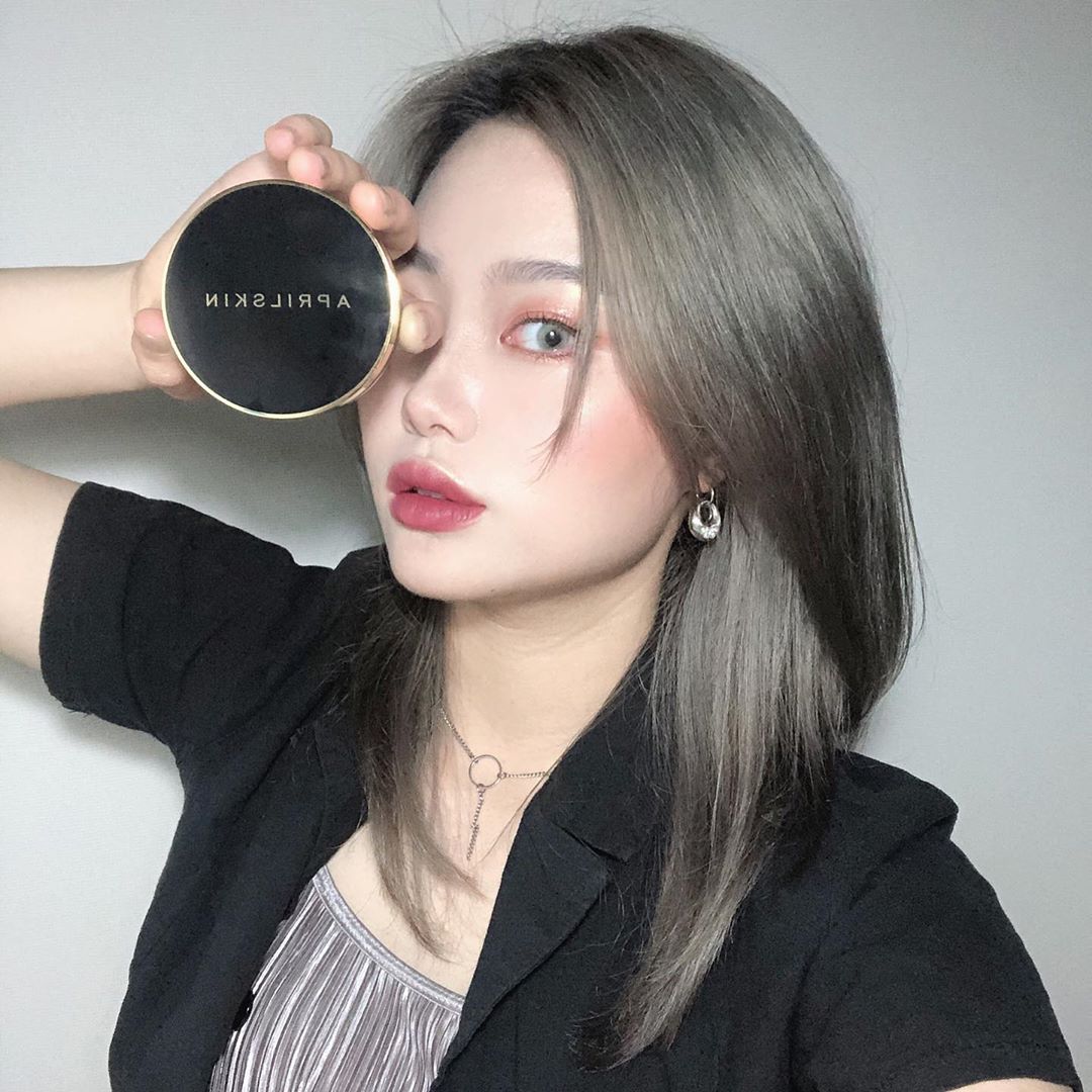 남혜정 Hyejeong 惠貞 on Instagram: “너무매트하지도 끈적이지도 않은 적당한 데일리 커버쿠션💋 . . . . . . .  #에이프릴스킨 #aprilskin #매직스노우쿠션3.0 #매직스노우쿠션 #커버력좋은쿠션 #쿠션추천 #밀착쿠션 #착붙쿠션 #쿠션파운데이션 #AD…”