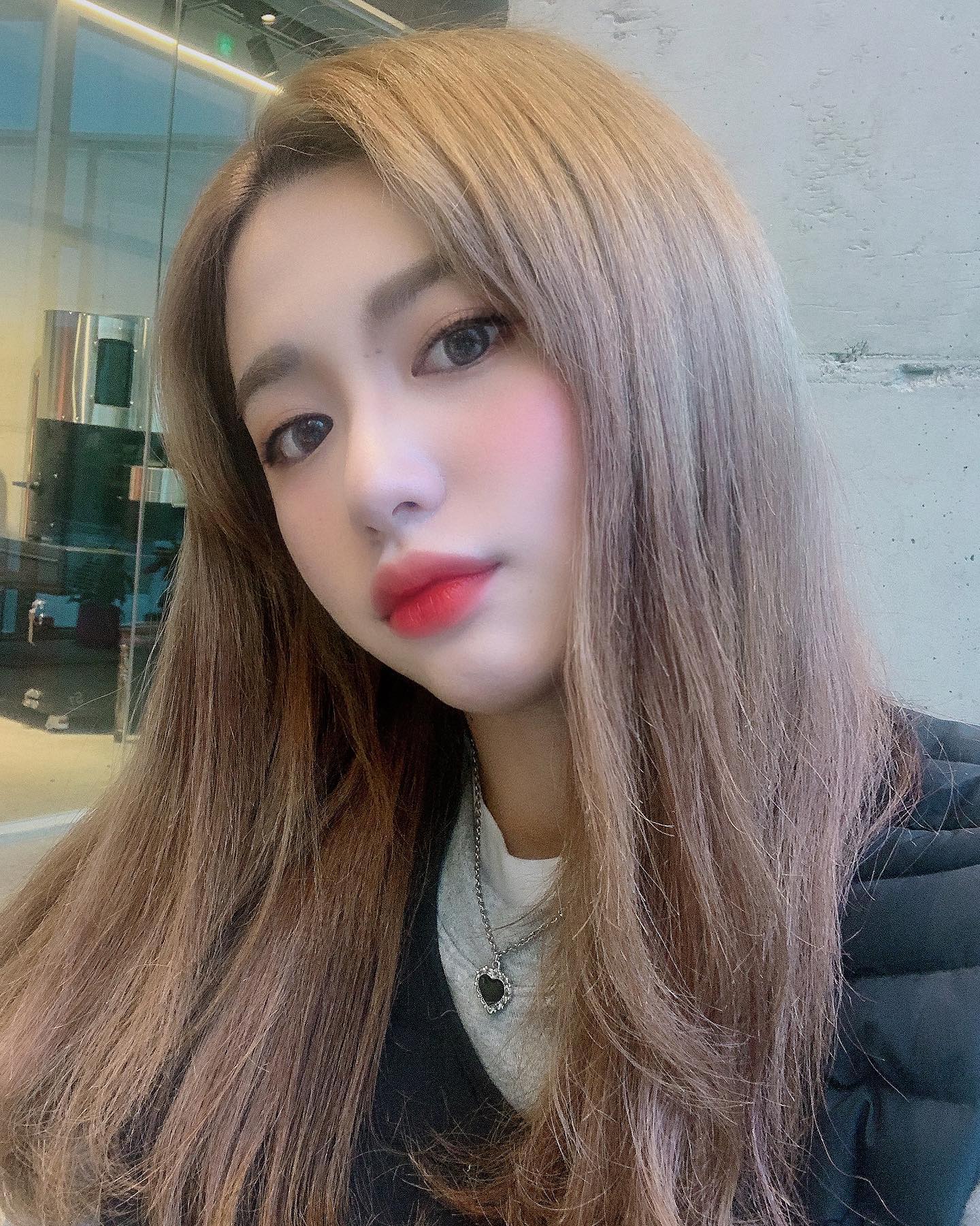 애쉬빠지니까 완전 골드😎🤟🏻
얼룬 색 덮어야디😋