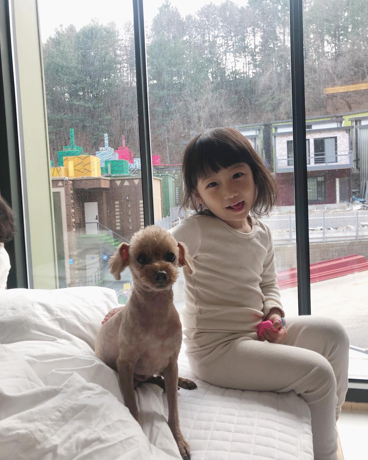 .
이쁜애 옆에 이쁜애♥️
.
#애견펜션 #가평 #키즈펜션
