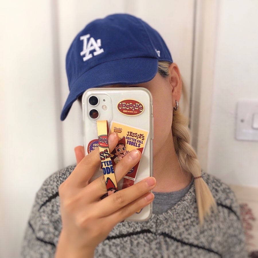 🍒 𝖄𝖊𝖔𝖓𝖏𝖎’s Instagram post: “잉 너무 귀여운 하이루프! 나도 드디어 장착🤗 #하이루프 #highloop #하이루프폰스트랩 #폰스트랩 #핑거스트랩 #핸드폰손잡이 #안한사람잘못 #핸드폰박