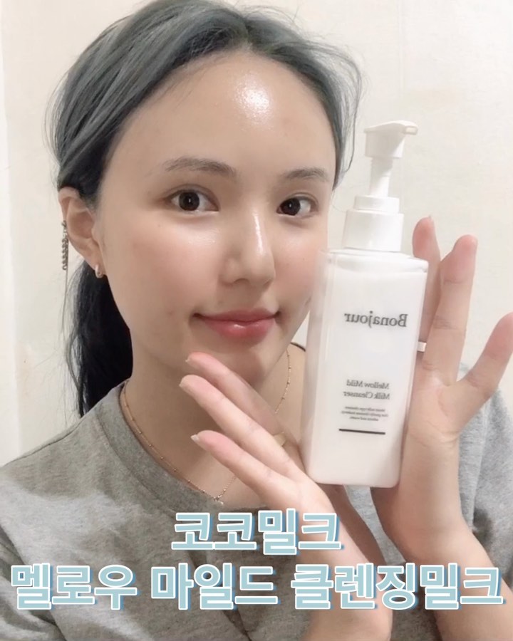 데일리룩_ෆ미네홀릭ෆ on Instagram: “#수부지 피부인 저는 #클렌징밀크 가 잘 맞더라구요! 수분은 보존해주고 클렌징은 말끔히! 사람의 피지구조와 비슷한 성분이라 저자극 클렌징밀크인데용 저는 세안법 하나 바꿔서 피부가 그나마 좋아진 케이스 ㅠㅠ 세안이 중말 중요한거 아시조!? _ _…”