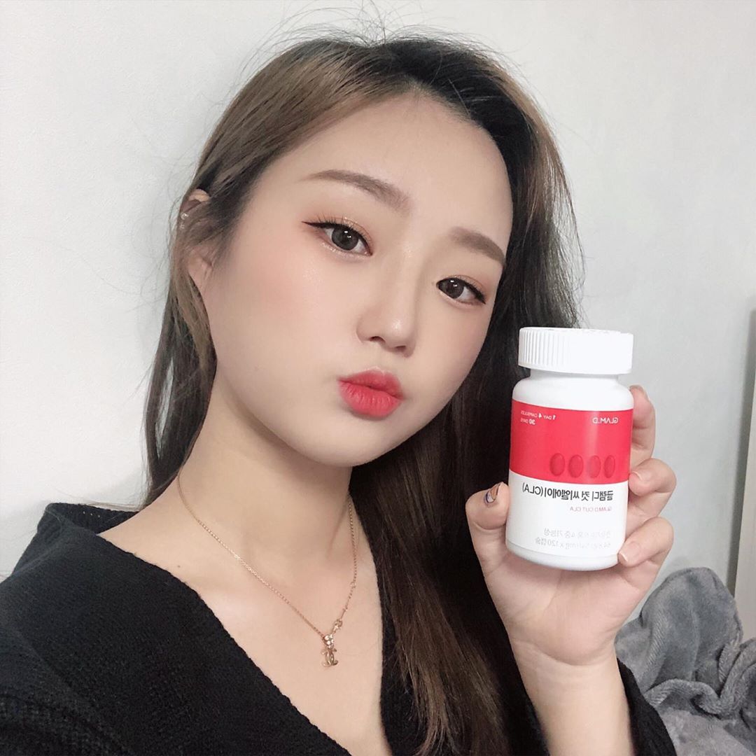 예리 on Instagram: “_ ❤글램디 컷 씨엘에이❤ 공액리놀레산 성분을 주 원료로 담아 다이어트에 도움이 되는 제품!  정제 크기가 작고 코팅이 되어있어서  목넘김에 부담이 없어요( ˘ ³˘)♥ _ 비타민B군 함유로 에너지 대사에 도움을 주고  부원료로 히알루론산이…”