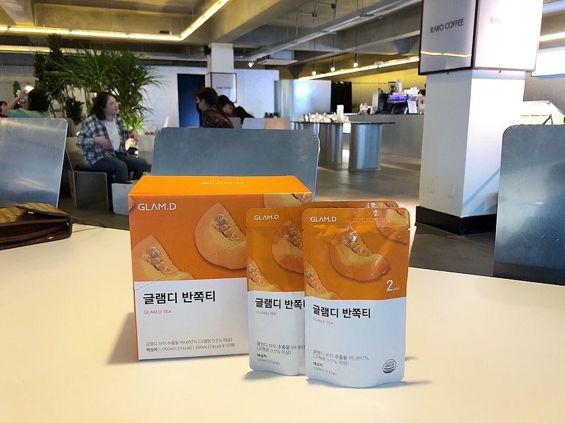민 죠이 🇰🇷 on Instagram: “맵짠 야식 처돌이인 내 픽은 #글램디반쪽티 👍🏻😊
#글램디 #반쪽티 #호박즙 #이너뷰티 #브이라인 #2kcal #ad”
