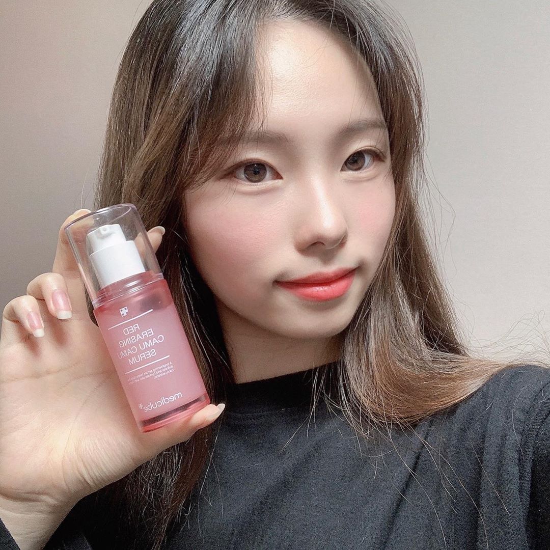 다솜 on Instagram: “✔️카무카무 워터 83% ✔️저자극 테스트 완료 ✔️톤 개선 효과  3단계로 적용하여 강력한 잡티 개선 효과를 부여합니다 👍🏻 • • •…”
