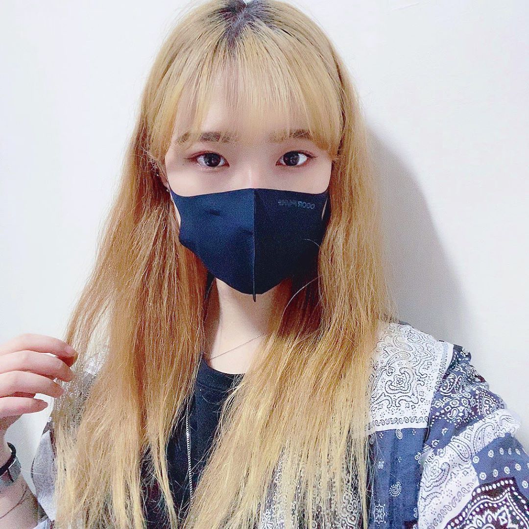 송나영 on Instagram: “✨오코퓨리 마스크✨ . 코로나 아직 진행중... 트러블 너무 심해져서 마스크 버릴뻔했는데 면마스크라 피부 손상도 없고 너무 좋음 얼굴도 작아보이고~~ㅋㅋㅋ . #오코퓨리마스크 #ocorpury마스크 #필터교체형마스크 #마스크kf94 #약국에서판매중…”
