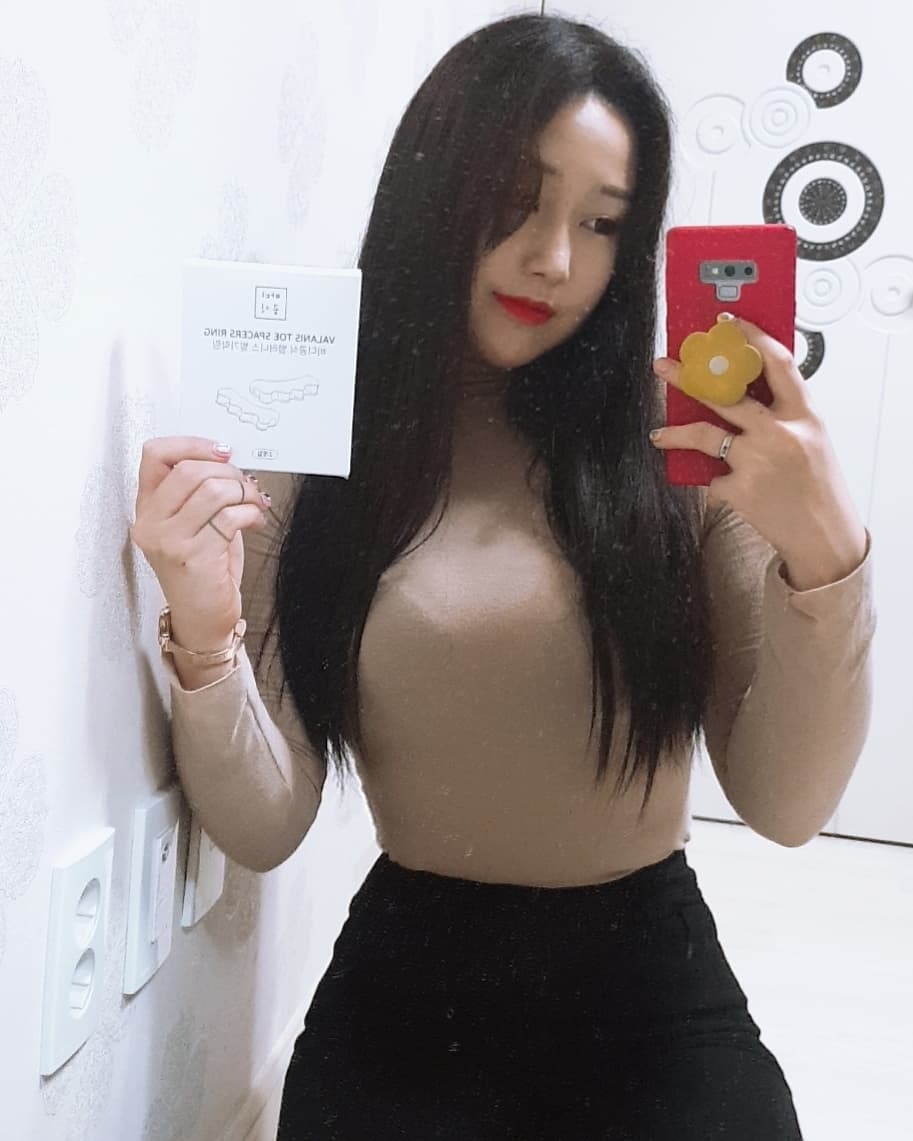 지은 on Instagram: “#바디공식 #바디공식발가락링 #발가락링 워낙 발목이 안좋다 보니까 걸을때 조금이라도 안아픈쪽으로 걸을라고하는 습관때문에 골반 틀어지고 그랬는데 이제품 사용하면 발의 균형을 잡아줘서 그런지 피로감도 덜하고 올바른 자세로 걸을수…”