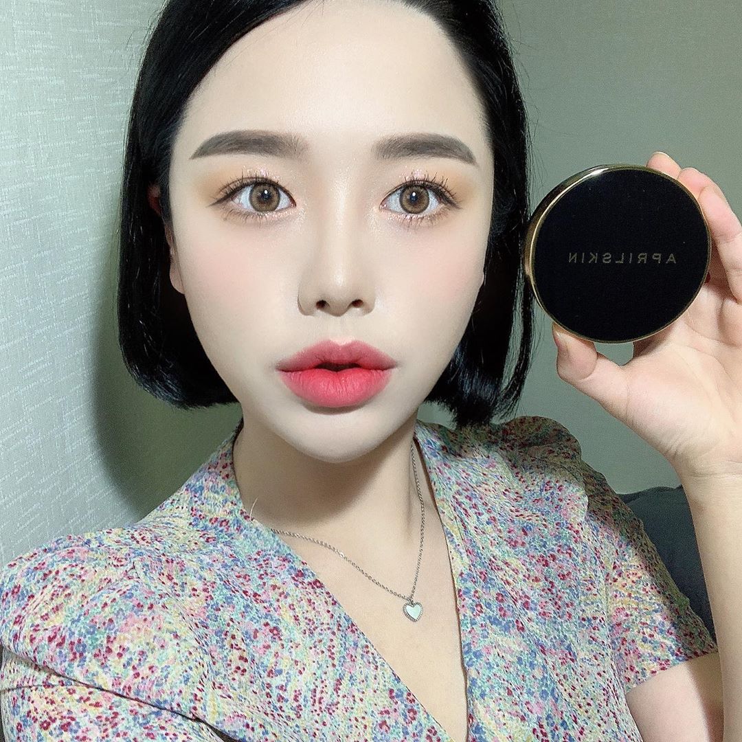 연 on Instagram: “한 번의 펌핑으로 얼굴 전체 커버 가능... 커버력 ㅆㅅㅌㅊ이여서 컨실러 따로 안 발라도 되고 기름지지않고 뽀송하게 발려서 여름에 이것만 들고 다닐 거 같아 ෆු(*˃ர்˂*)ෆු”