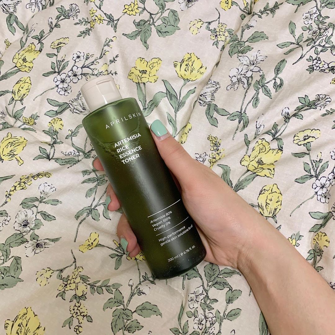 @_danbii_ on Instagram: “반년만에 토너 바꿈 ✌🏻😀✌🏻
-
-
-
@aprilskin_korea 
#에이프릴스킨#aprilskin#쑥떡토너#쑥떡에센스토너#진정토너#각질토너#토너추천#데일리토너”