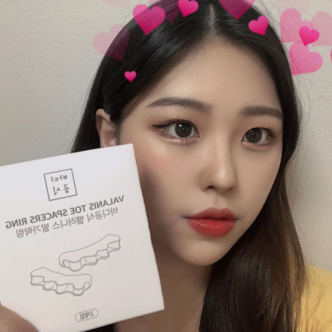 권지현 on Instagram: “바디공식 발가락링🦶🏻 #바디공식 #바디공식발가락링 #발가락링 #리뷰쉐어 #ad . . . 평소에 팔자걸음 심했는데, 이거 발에…”