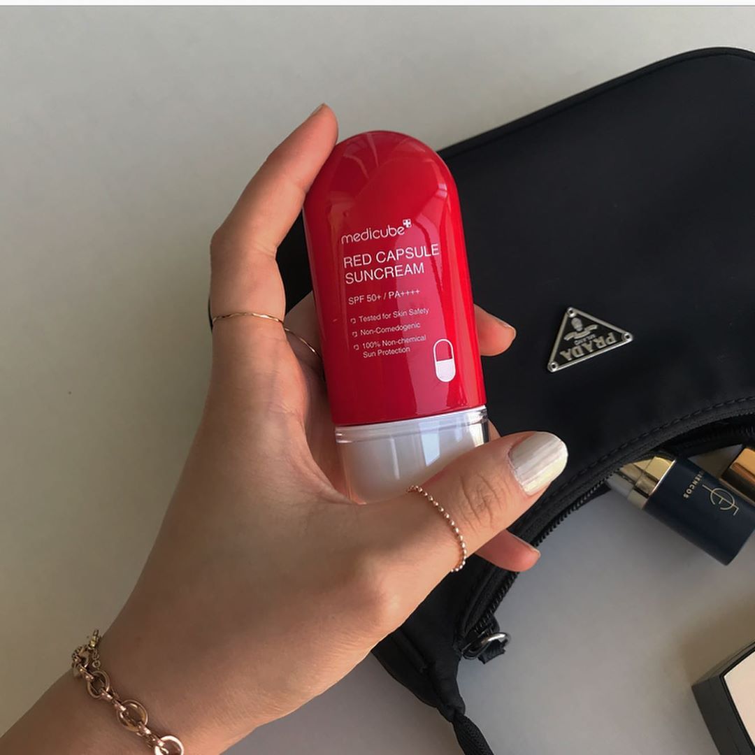 융쓰상점 on Instagram: “_ 자외선을 완벽하게 차단해주는 저자극 데일리 선크림.😌민감한 피부에도 자극적이지 않아 사계절내내 사용해도 좋은👍🏻 귀여운…”