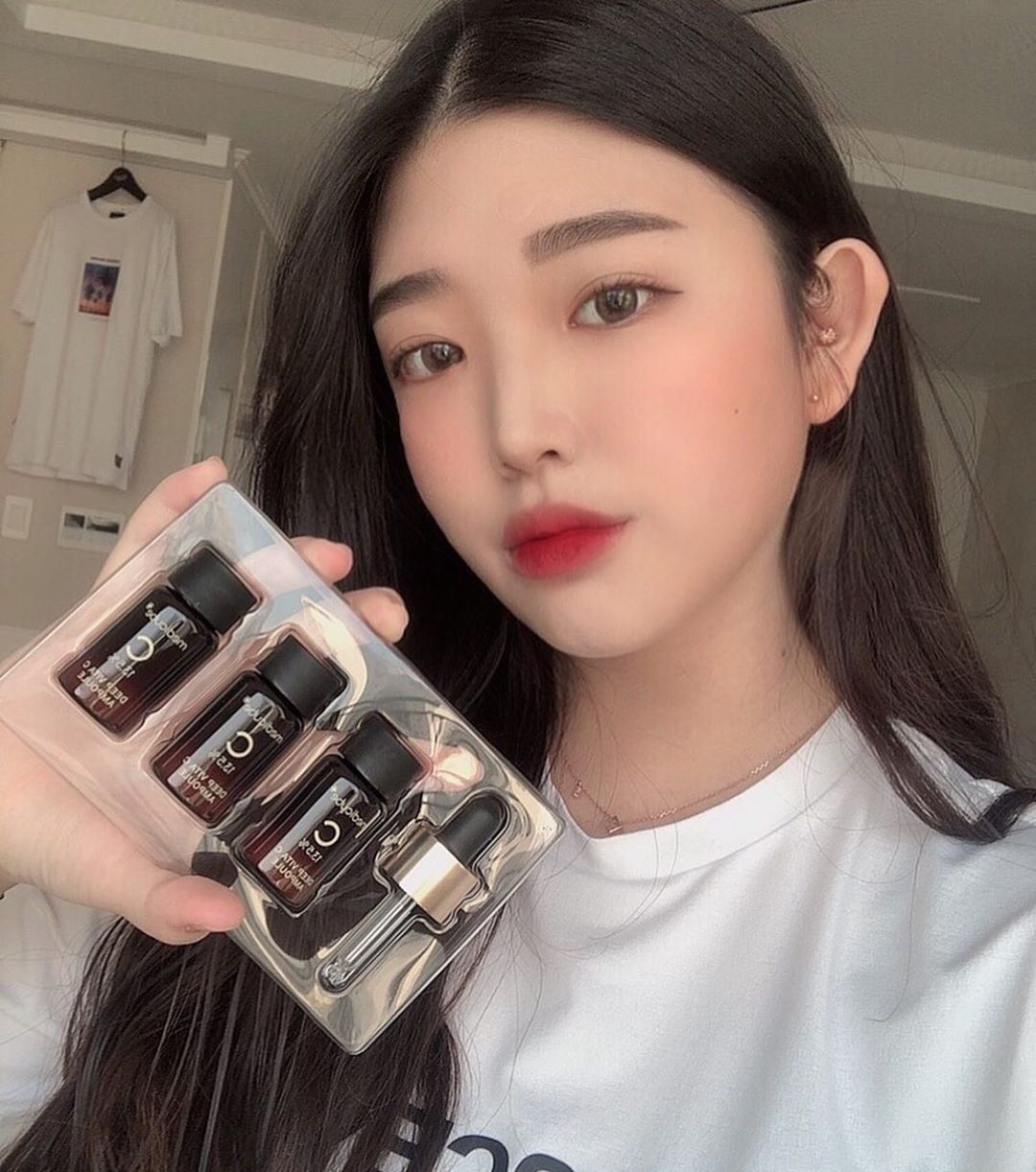 sᴇᴏʏᴇᴏɴ 서연(18) on Instagram: “🍋메디큐브 비타 C 앰플🍋 -딥 비타C앰플은 순수 비타민C 성분이 13.5%로 함유된 저자극 워터베이스 비타민C앰플입니다! -7일 사용…”
