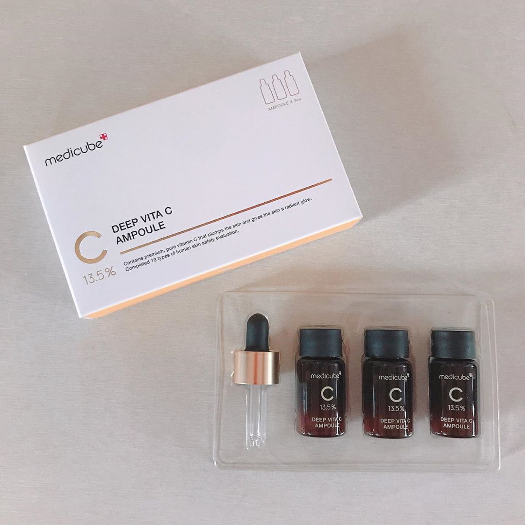 홍지은 on Instagram: “어릴때 여드름때문에 고생하고, 커서는 흉터로 고민이많았는데 요즘 이거쓰고 피부좋아졌다는 말 많이들음!! 유느님도 쓴다는…”