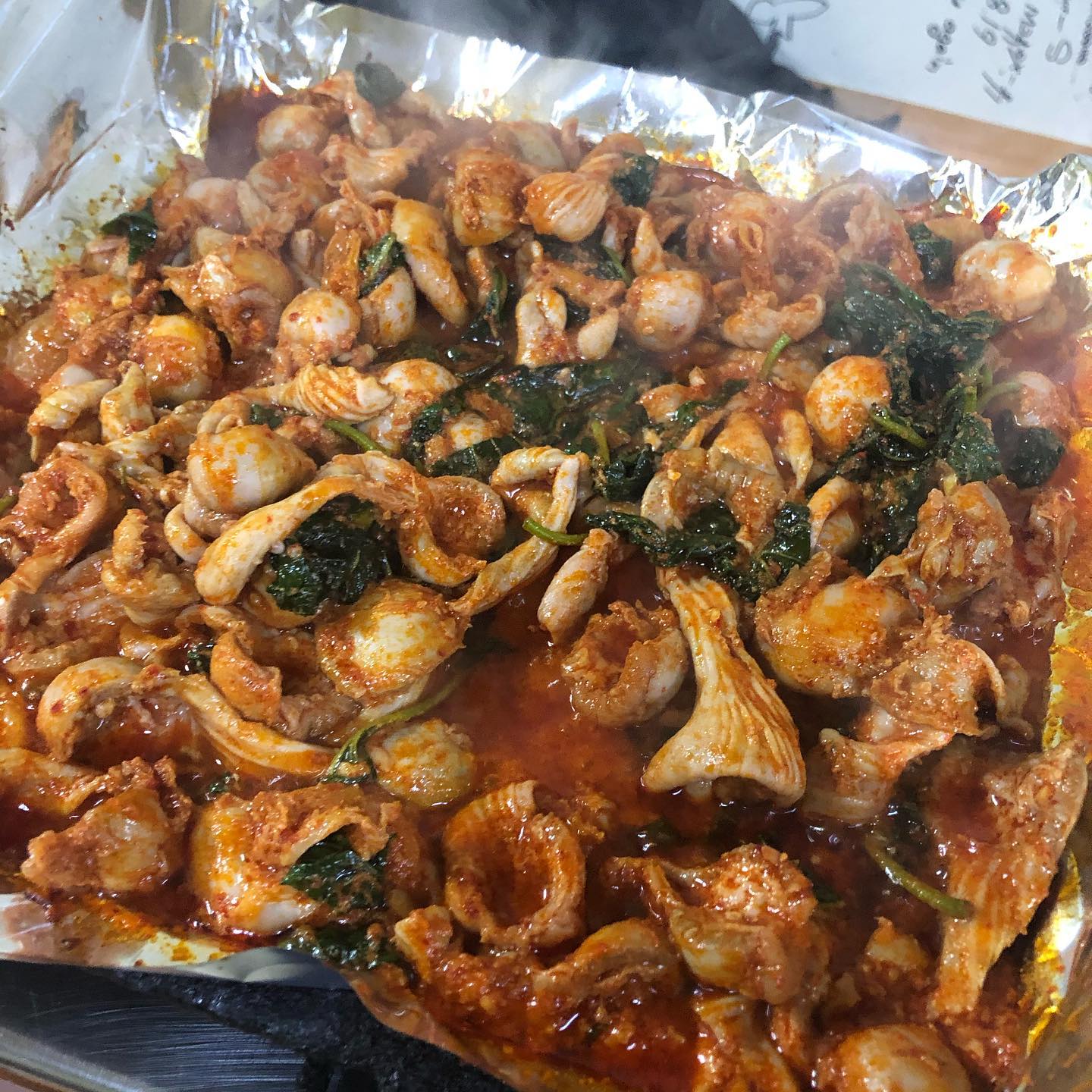제기동 혜성집_닭곱창

여러분~~ 닭곱창을 아시나요?! 돼지곱창 소곱창만 먹어보다가 #닭곱창 이 있다고 하길래 먹어봤습니다!! #고려대맛집 이라고 고려대생들한테는 인기가 좋은 것 같더라고요!!먹기 전에 여쭤보니까 부속재료 파는 전문점말고는 구하기 힘들어서 잘 안파신다고 하시더라구용! 그래서 더더 궁금했습니다 🙄
일단 젤 중요한 맛은! #닭똥집+ 닭갈비+ 쭈꾸미?! 섞인 맛?? 저는 곱창을 많이 좋아하진 않아서 극호는 아니였지만 주위분들은 추가주문도 엄청하시고 다들 엄청 잘 드시더라고요!!근처에 오실 분들이나 맛이 궁금하신분들은 한번쯤 오셔서 궁금증 해결해도 될만 한 집같아요!! 가격도 저려미(8,000원)해서 1끼 떼우기도 적당하고 양도 잔뜩주셔서 그런 점에선 좋았습니다 ㅎㅎ 
혜또먹점수 🌕🌕🌛