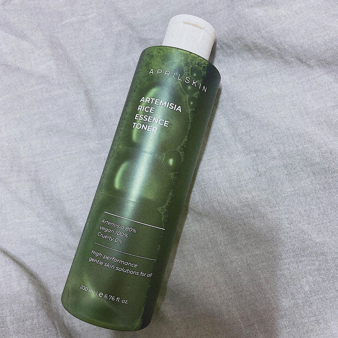 김하윤 on Instagram: “✔️ ✨사용방법✨  1.화장솜에 적셔 세안 후 피부결을 따라 피부 표면의 노폐물을 닦아내주세요. 2.원하는 보습감을 느낄 정도로…”
