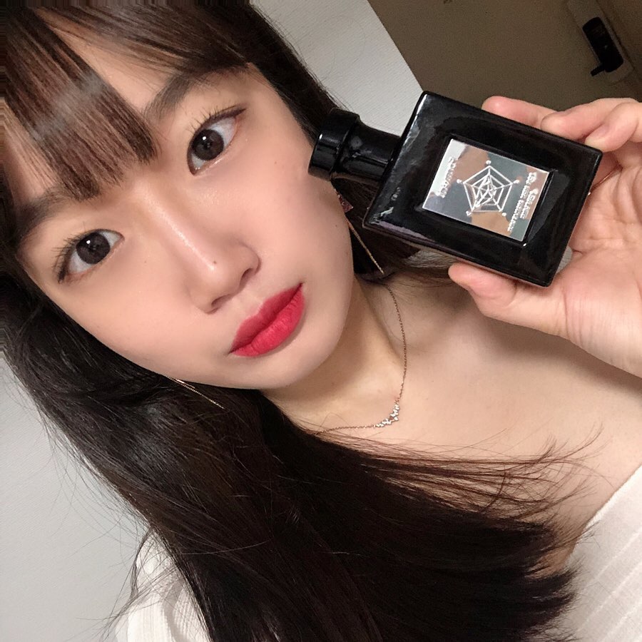 옐 on Instagram: “남자친구 보다 내가 더 좋아하는 포맨트 향수💋 / 코튼향을 베이스로 시트러스와 머스크 계열을 배합해서 섬유유연제의 부드럽고 깨끗하며 은은한 느낌과 막 세탁한 옷에서 나는 포근한 향, 막 샤워하고 나왔을 때의 살냄새 느낌이 나는 향수에요😻 / 지속력…”