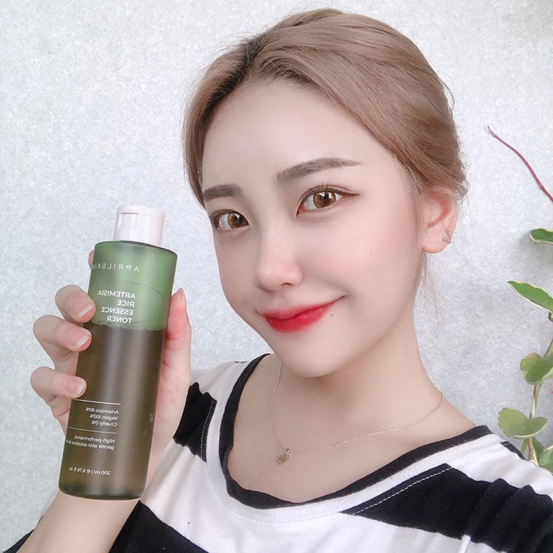 이 토너 너무 좋아!!! 너무너무 촉촉해!!!!! 향도 부담스럽지 않아!!!! 피부 진정이 되는거 너무너무 좋아!!!!