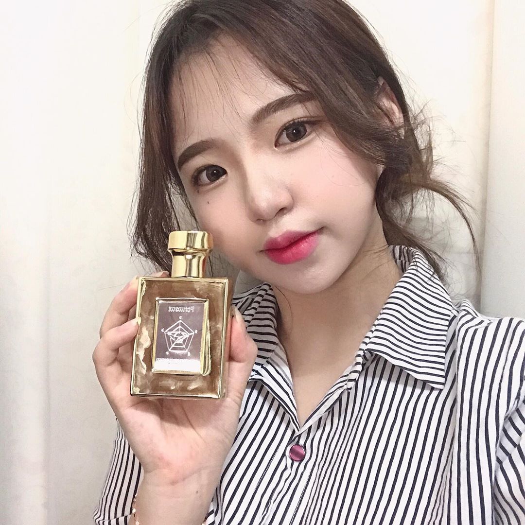 남자친구에게 선물용으로 딱인 포맨트 포맨 시그니처 퍼퓸 코튼 썩세스 ✨ 남자친구와 기념일이 다와가서 어떤 선물을 하면 좋을까 고민하다 남자친구한테 잘 어울릴 것 같아 선물한 제품 ♥‿♥ 포맨트 x 마스트퍼퓨머 ‘ 프랑소와 벤트 ‘ 의 콜라보로 패키지가 고급스러워 선물 받는 사람도 주는 사람도 기분이 좋은듯 ~.~ 전 세계 0.1%의 마스터 퍼퓨머가 조향해서인지 니치향이 굉장히 고급스럽게 느껴짐 😚 형준아 예쁘게 잘 쓰세요 💖💖