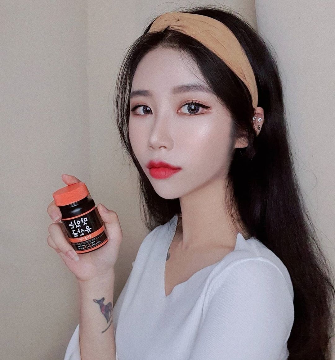 송은 on Instagram: “🍊오렌지 맛이 나는 간편하게 먹는 유산균🍊 . 프롤린이 함유되어 유산균이 보호받을 수 있데요!! 오렌지 농축분말 10%가 들어가 있어서 건강한 시트러스 맛이 나요ㅎㅎ