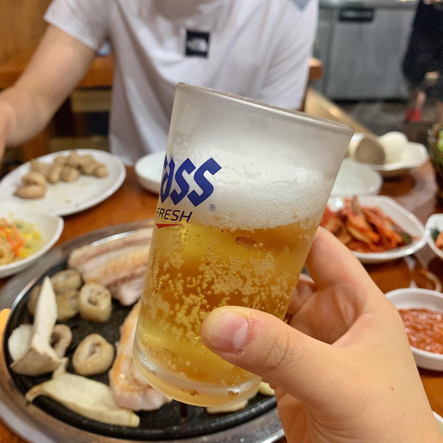 -
일하고 온 신랑이랑 집 앞 삼겹살 먹으러
고기는 사랑입니당 꿀맛😋
⠀
신랑 많이먹엉😍
⠀

.
.
.
#집앞고기집 #저녁엔삼겹살이지 #남편최고 #사랑스런남편