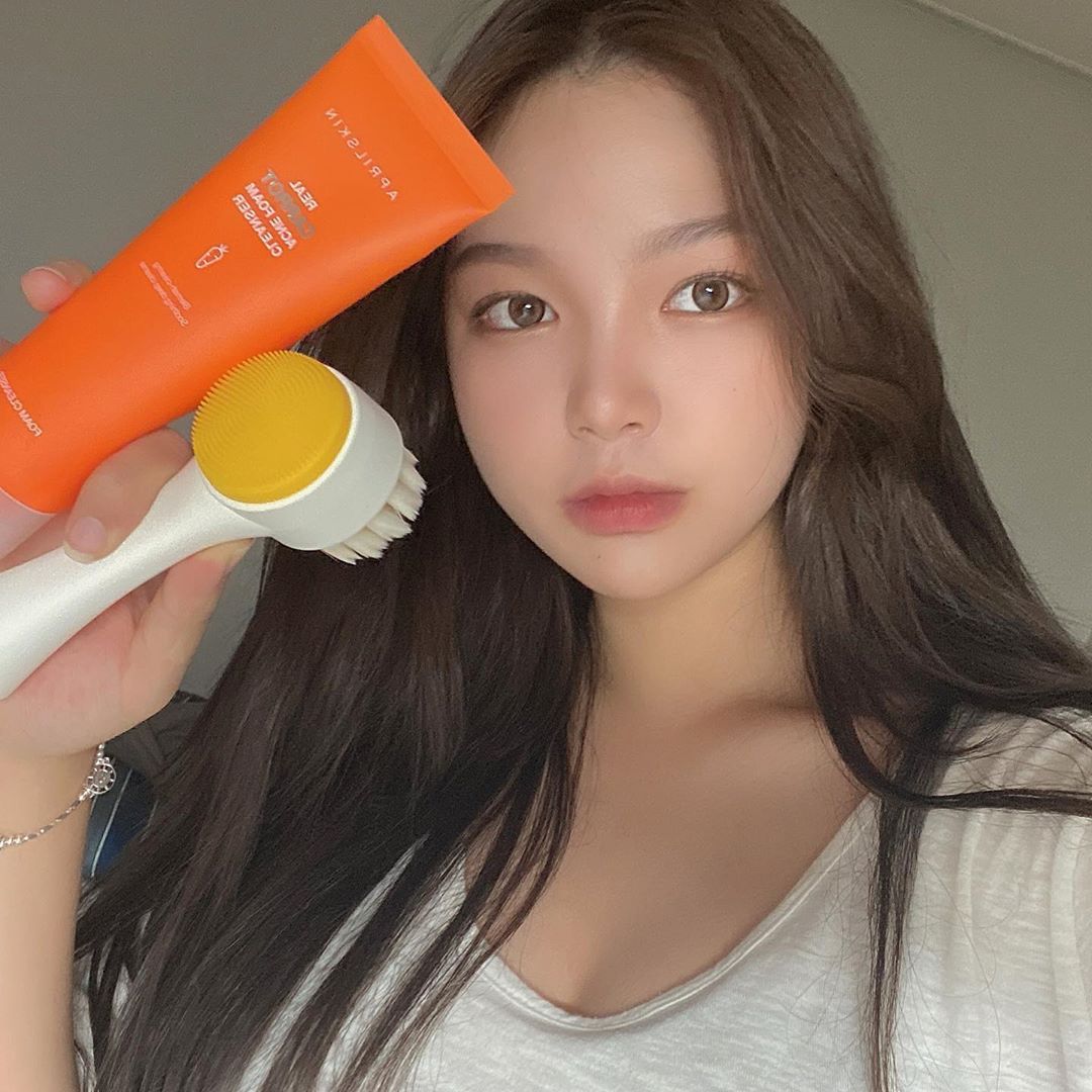 𝒽𝓎𝑒𝓌𝑜𝓃 on Instagram: “🥕에이프릴스킨 리얼 캐롯 아크네 폼 클렌저 - 🥕당근 폼클렌저는 다