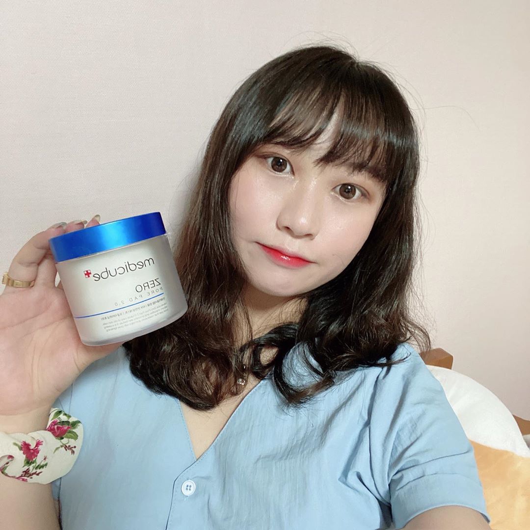 배나리 on Instagram: “대프리카에 살면서 마스크에 찝찝하고 꽉 막힌 모공을 시원하게 깨끗하게 트러블이 많이 사라질 수 있도록 도와준 제품💙 글램핑에서도 이거 하나로 쓱쓱 피부
