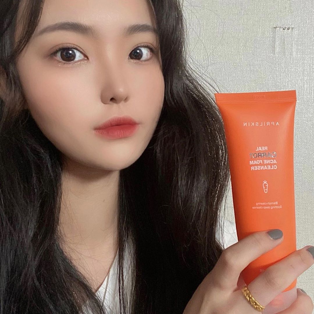 @x.bling_yn.x on Instagram: “🥕당근 폼클렌저🥕 순한 폼클렌징으로 깨끗하고 유분끼 없는 피부로