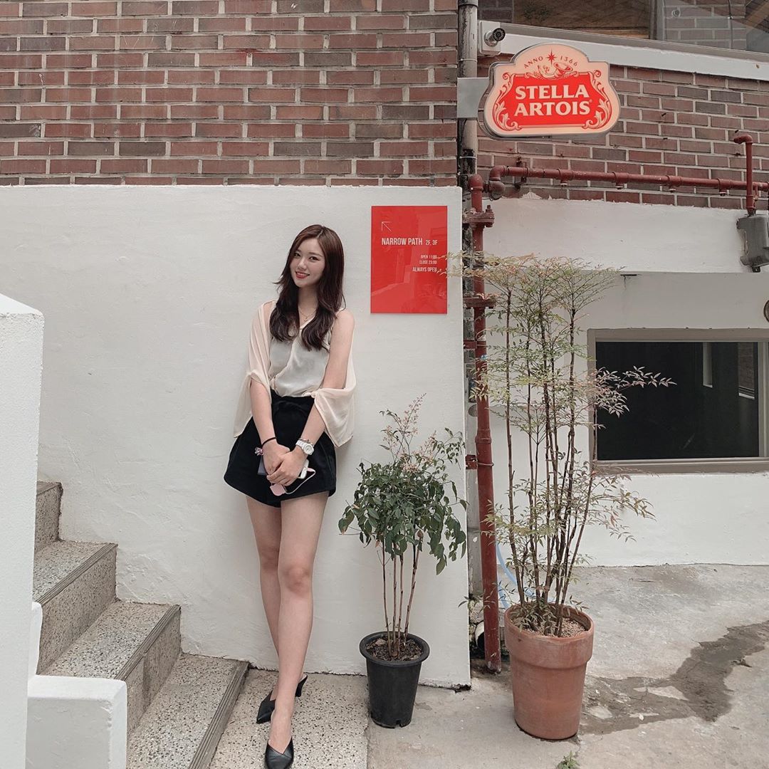 장혜선(Hyesun Jang) on Instagram: “여러메뉴 시켜봤는데 스콘이 너무 맛있었던 카페🥮 조용하고 인테리어도 예뻐서 사진도 많이 건졌다🙌🏻🙌🏻 다음에 한남오면 또 들려야겠다