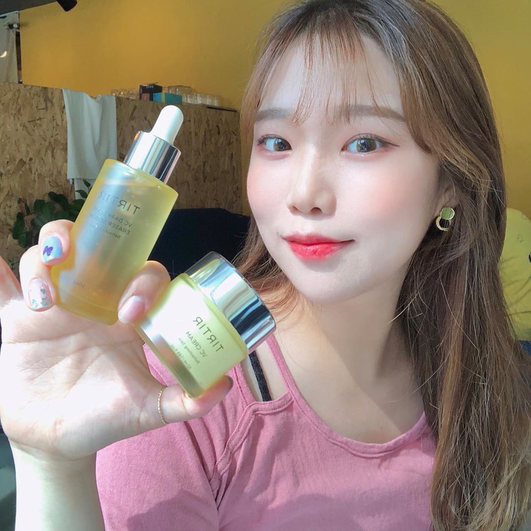 새롬 on Instagram: “[올리브영 추천] 티르티르 VC크림&VC세럼 👀 일주일 써본 후기는 너무 촉촉하고 피부톤이 밝아지길 기대하는중,, 같이 사용하니까 감싸주는 느낌이 있어서 훨씬 좋았음!!!