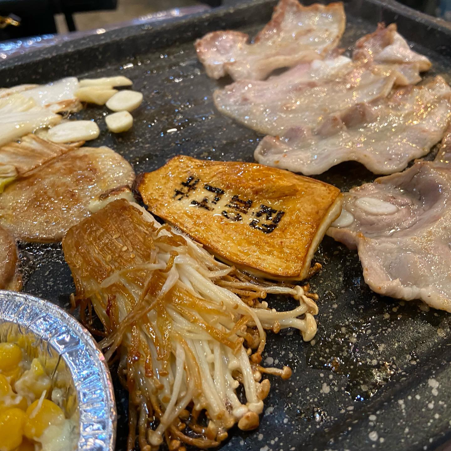 #고봉집 #남악고봉집
#1mm생삼겹 존맛탱이쥬~
근데 기름 넘 튀김ㅋㅋㅋㅋㅋㅋ
기본 반찬이 너무너무너무 많이 나와서 반찬먹다가 배부르는 고봉집🐷
목포핫플 대반동 #카페201 도 같이 하신다고,,🤭 전 남악에서 먹었는데 담엔 목포점도 가보려구용😋💕
.
자세한 후기는
https://m.blog.naver.com/dldlsdud9899/222006436689
또는
mialalai 프로필 링크 타고 들어오세요♥️
.
.
.
#푸드스타그램 #foodstagram #삼겹살 #🐷 #먹팔