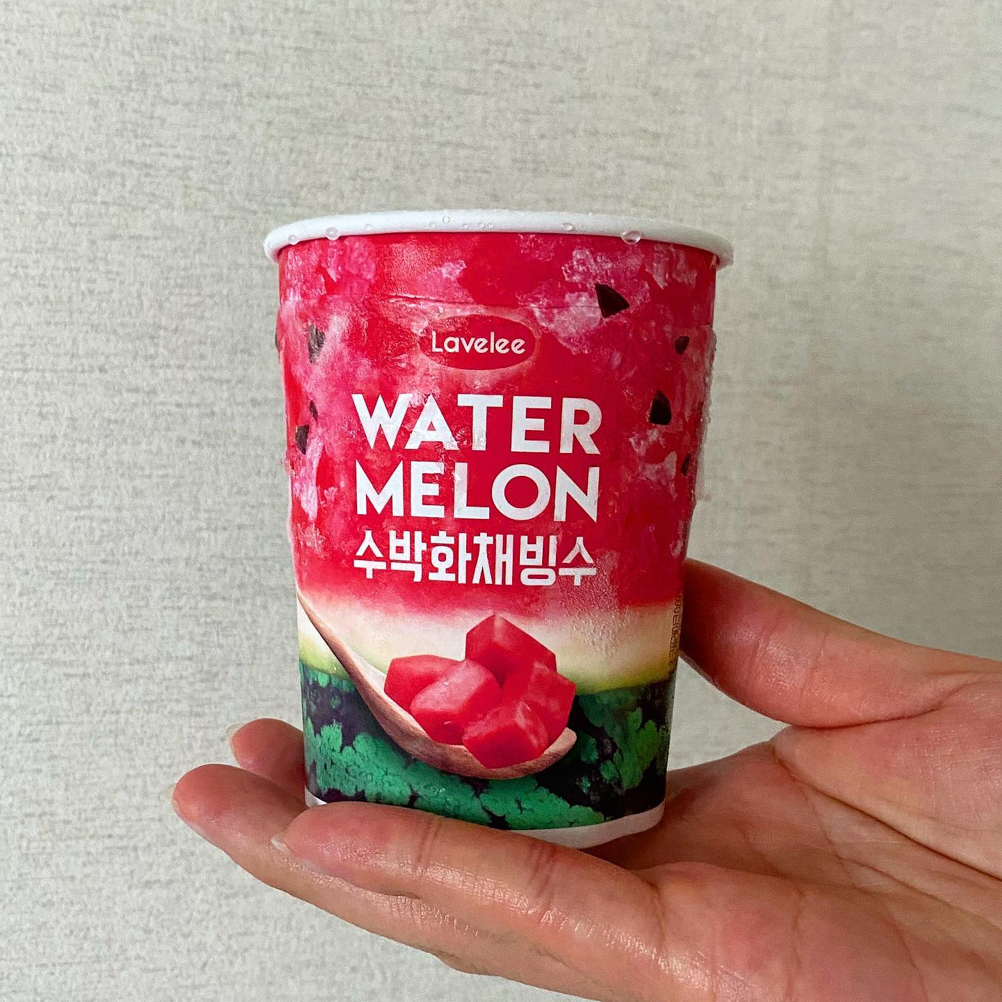 GS빙수 후기 2탄,,,🍉수박빙수🍉
.
.
.
리얼 수박 식감나는 빙수가 등장했오요🍉
(아삭)
(아삭)
수박의 초록부분부터 수박씨까지⭐️ 디테일이 엄청나네융🌝 자취러는 수박 먹기 귀찮은 구석이 쪼꿈 있어서,, 올해 수박은 요걸로 대신해야겠어요
🍉
🍉
.
.
.
.
#수박빙수 #gs25 #편의점아이스크림 #편의점간식추천 #간식추천 #편의점빙수 #수박화채빙수 #먹스타그램 #먹스타맞팔 #먹팔 #먹팔해요 #맛스타그램