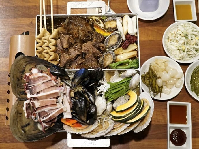 조갈찜먹고 칼국수에 볶음밥까지!!! 
세대공감하기 좋은 메뉴라서 
외식이나 회식장소라 짱좋!!!

_
_

#당산회식장소 #영등포회식장소 #선유도역맛집 #당산역맛집 #면역력강화 #양평역맛집 #당산맛집 #당산맛집추천 #당산동맛집  #당산술집 #영등포구맛집 #보양식맛집 #가족보양식 #영등포맛집베스트 #영등포술집  #영등포맛집추천 #인기명선유도점