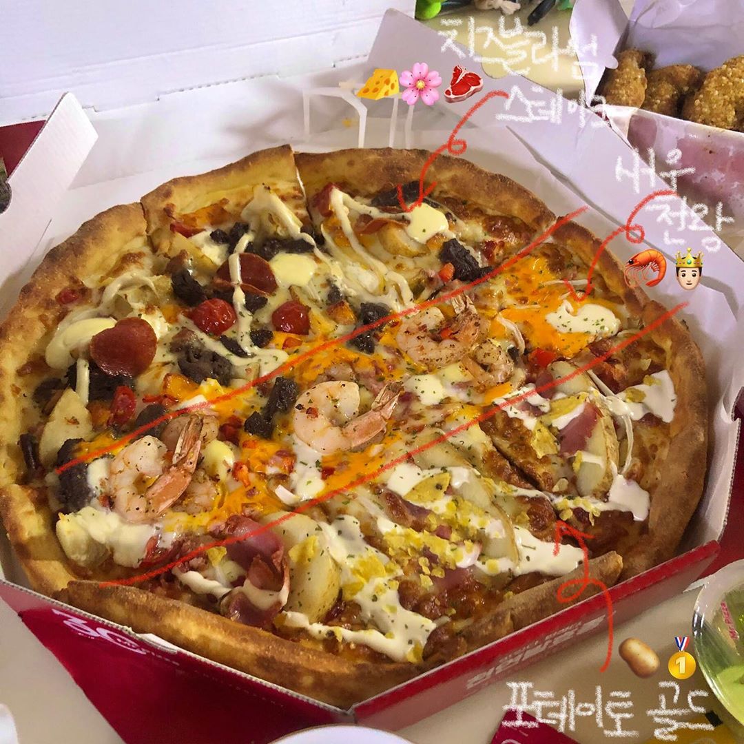 多慧 on Instagram: “#mrpizza #미스터피자 30주년 기념으로 나온 “미스터 트리오”피자 미스터트리오+미피떡볶