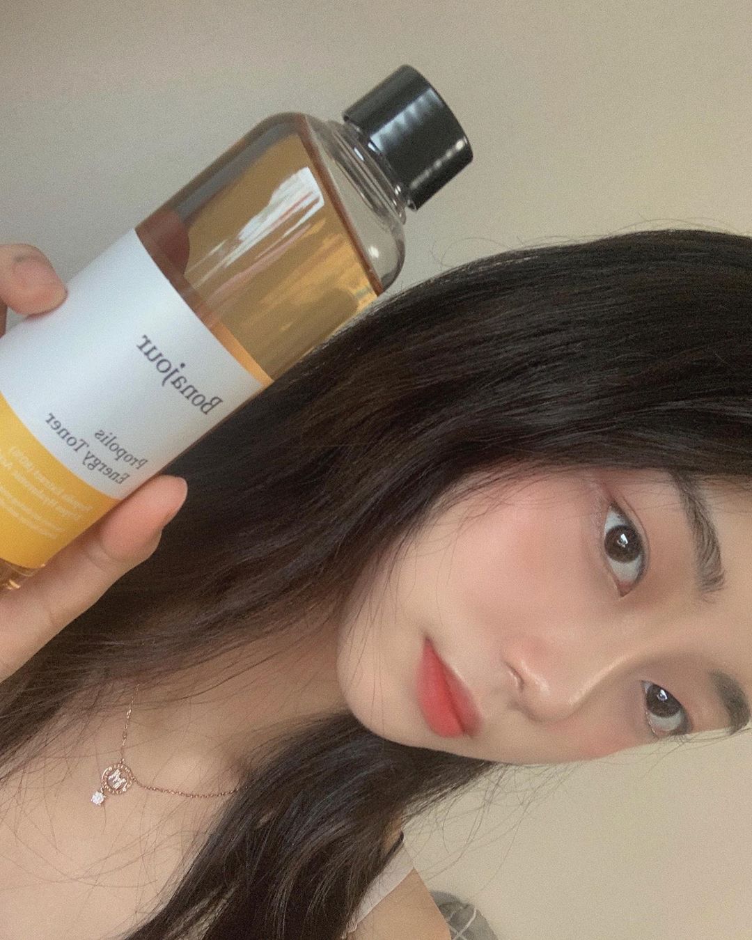 박예솔 on Instagram: “무려 토너 1통에 800,000ppm의 고농축 프로폴리스 추출물이 함유되어있다고 한