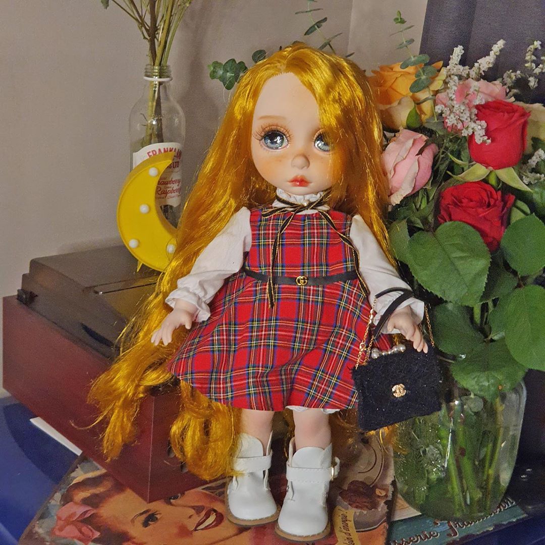 전세나 (SENA JEON)🌐 on Instagram: “취향저격 베이비돌 의상맛집 #스띠치 👗✨🎶 베이비돌 인형 너무 귀여