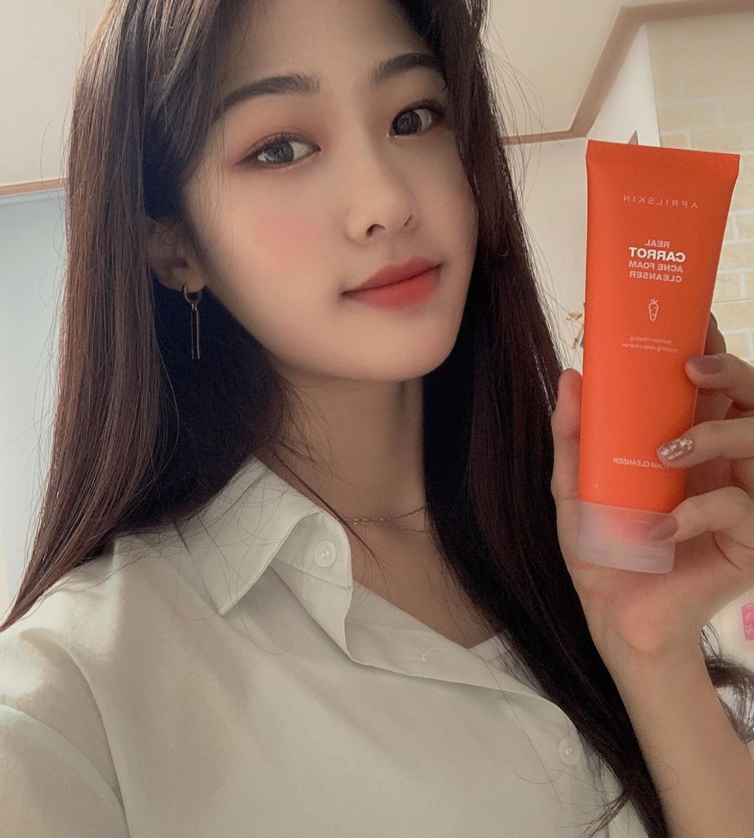 金兑妍 on Instagram: “🥕🥕에이프릴스킨 리얼 캐롯 아크네 폼클렌저 &리얼 클리닝 모공 브러쉬🥕🥕