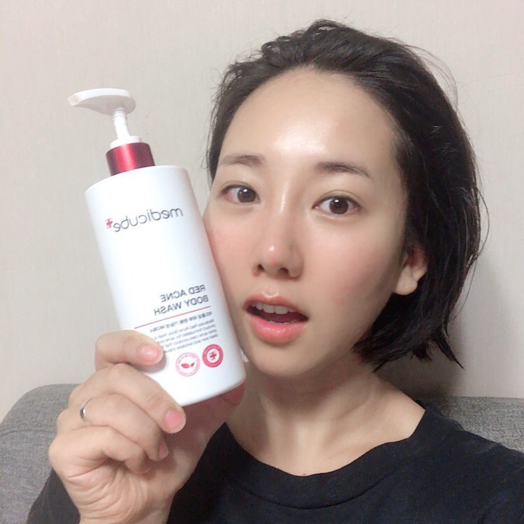시은 🐰 Judy on Instagram: “믿고 쓰는 메디큐브 레드라인, 아크네 바디워시❤️ 등,가슴 여드름성 피부