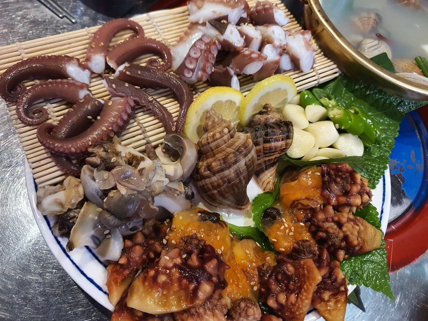 .
말이 필요없는 찐맛탱맛집인 이유_

바닷가에서 나고 자란 울 엄마가 엄지척하고 또 데려와달라고함.
해산물 안좋아하는 나도 고개박고 먹음.

#서면술집#서면맛집#삼바리