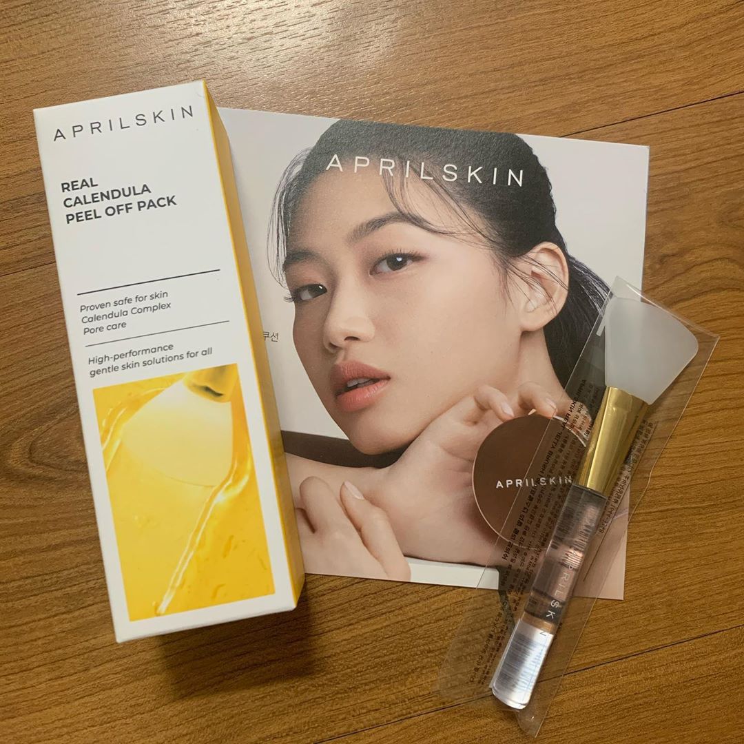박지우 on Instagram: “[카렌둘라 필오프팩] 카렌둘라 필 오프 팩은 모공 사이사이에 착붙해 피지를 케어해주고, 하고 난 뒤에 화장까지 착붙하게 해주는 착붙팩🤩 1회 사용으로 피부