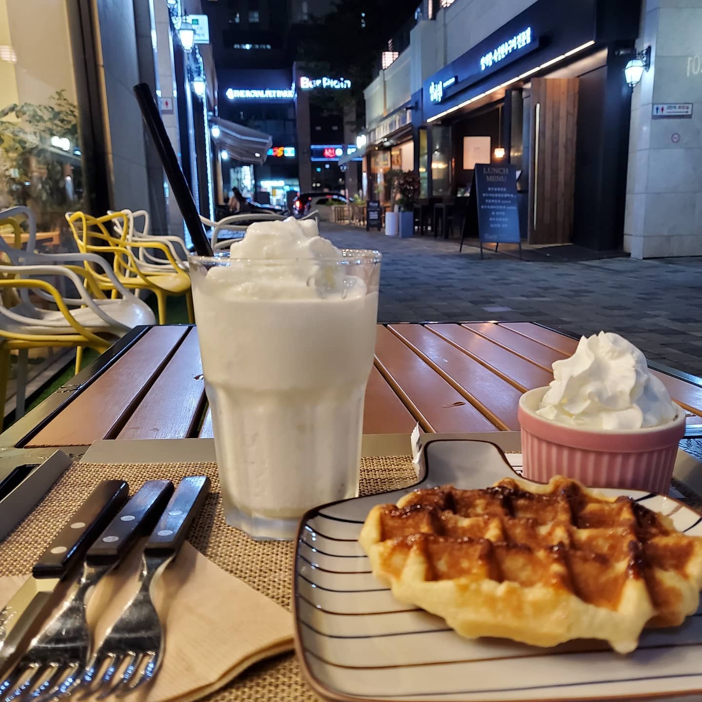 #커피 랑 #와플 #맥주 #안주 는 #닭꼬치 
#jmt