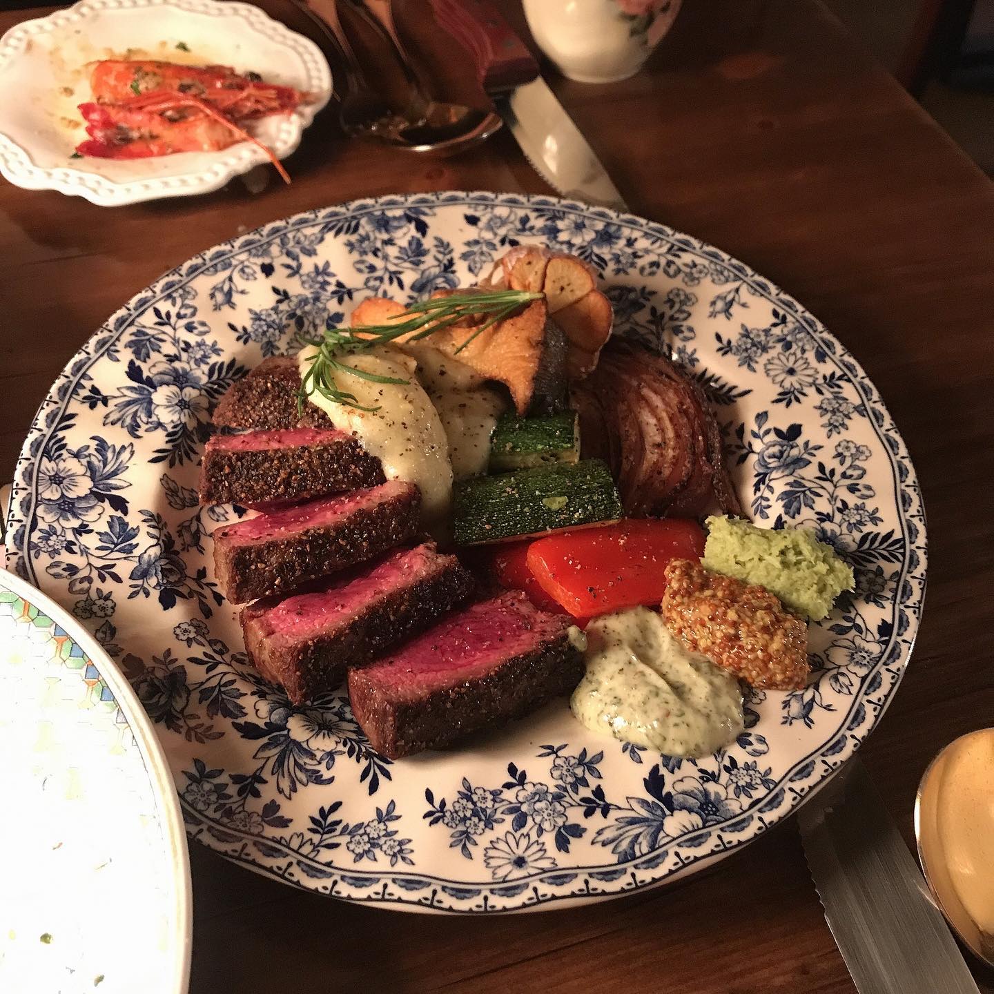 우리 탈출 언제해..?^^
오늘은 망원부터 상수까지
오빠가 찾는곳은 다 맛있다#🥰 힛
#잘먹었습니다

#맛있는일요일 #서울양장 
우리가 마지막테이블!! 이 맞겠지..?
담에 또 먹으러가자🥳
_
_
_
_

_
#데이트 #망원부터상수까지 #재밌는일요일 #스테이크 #블랙타이거갈릭오일파스타 #맛있는일요일 #❤️ #행복 #오예 #분위기맛집 #스테이크맛집 #상수맛집 #👍 #맛있게잘먹었습니다