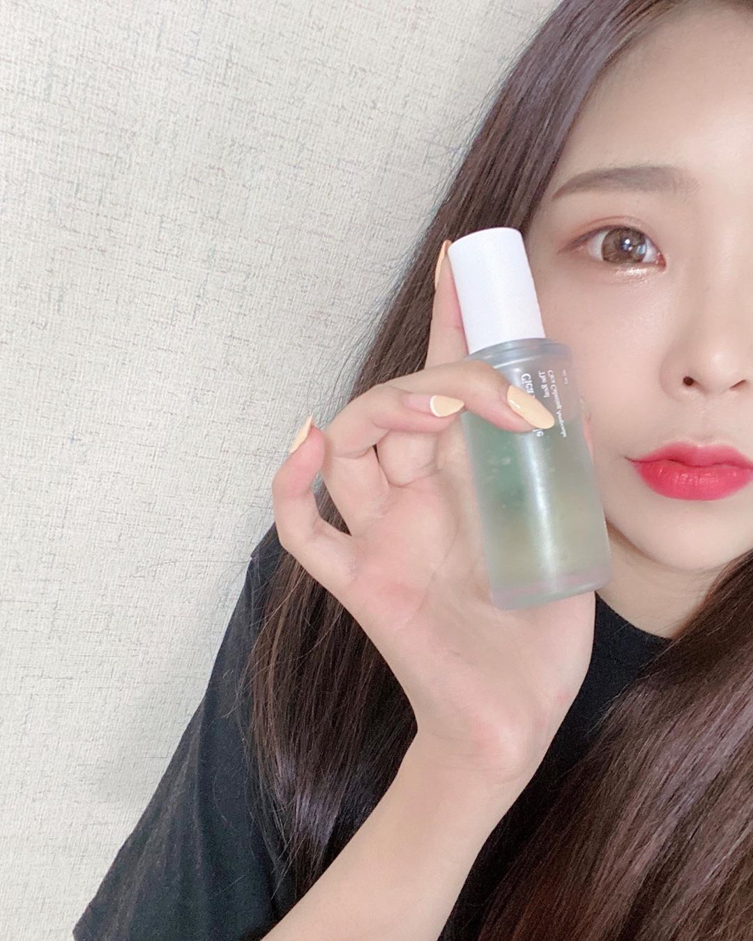 @qocn888 posted on Instagram: “🌿셀리맥스 시카 카밍 엠플🌿 피부가 예민한편인데 촉촉하고 흡수력도 빨라서 요즘 틈만나면 바르고 있는중인데 저처럼 피부가 건조하고 예민해 집중케어가 필