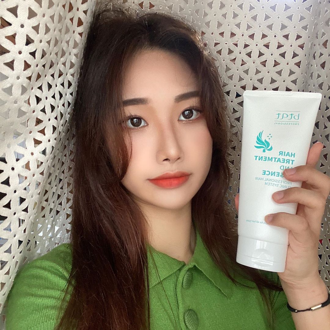 강인영 on Instagram: “[비티큐티] 헤어 트리트먼트 앤 에센스 ⠀ 모발에 부족한 영양 공급을 해주는 트린트먼트와 같은 헤어에센스에요! 탈색과 염색으로 고통 받던 제 빗자루