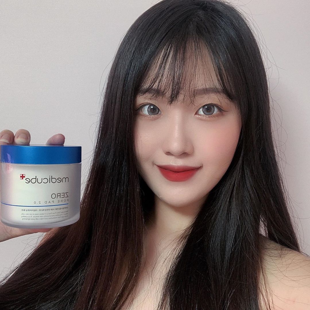 윤주🐰 on Instagram: “[메디큐브 제로 모공 패드 2.0] 누적 판매량 160만개 돌파한 국민 패드‼️ 모공 타이트닝부터 피지, 각질 케어까지 확실한 효과를 볼 수 있는 제로모공패드 2.0 패