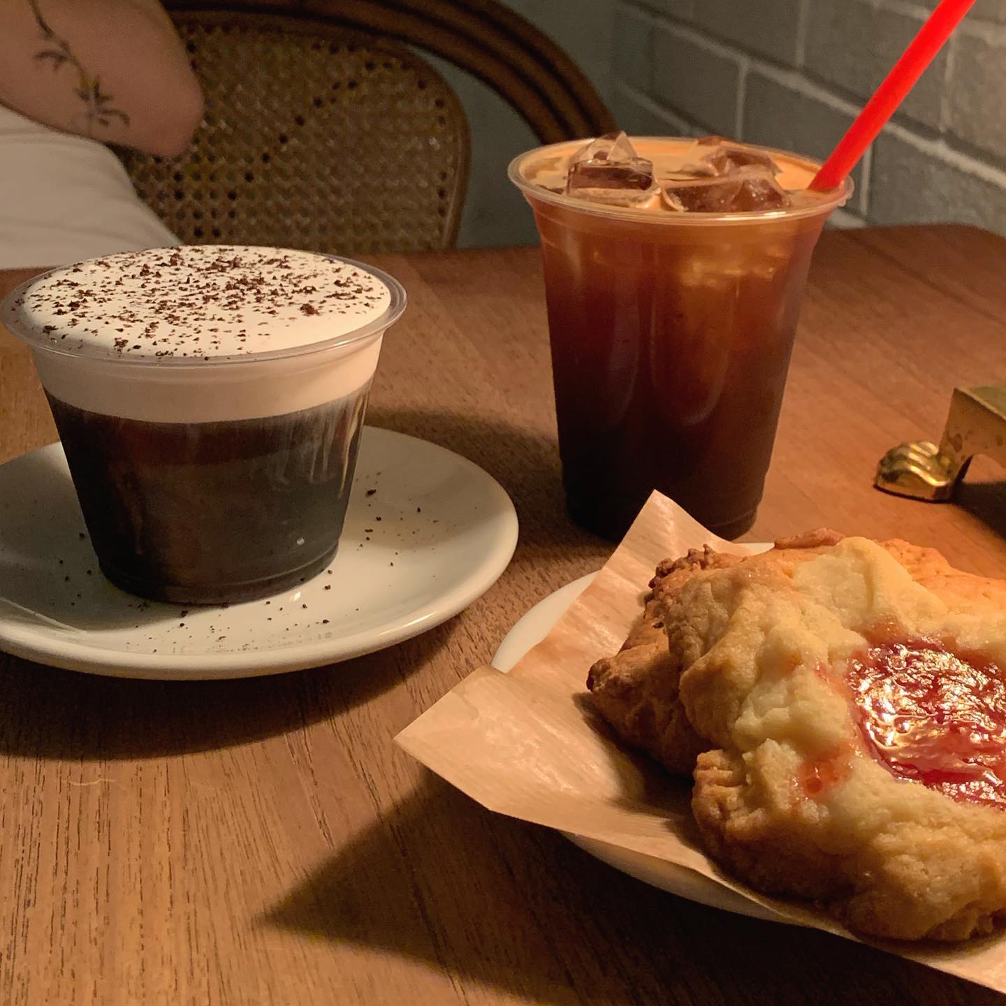 크림에 쿠키 찍어먹으면 😋🍪
눈 앞에서 쿠키가 구워지는 곳 🧑🏻‍🍳
#getsomecoffeedownstairs #겟썸커피강남